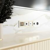 Розетка Werkel Hammer с заземлением и шторками серебряный W1271106 4690389162824